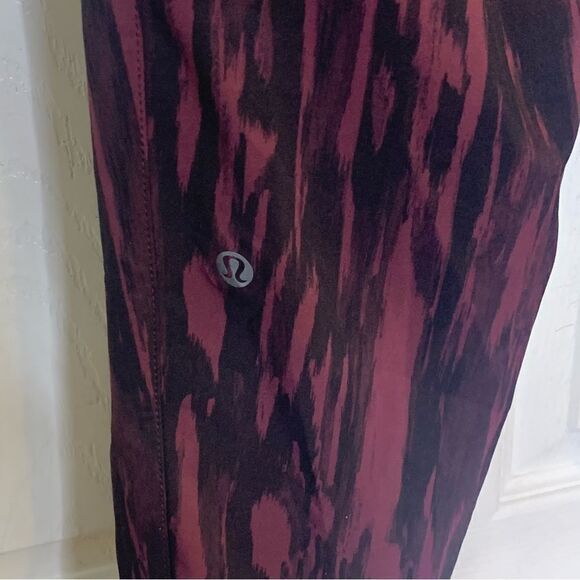 Lululemon & Go City Joggers in Painted Animal Bordeaux Drama and Black Size 4 - Picture 5 of 9